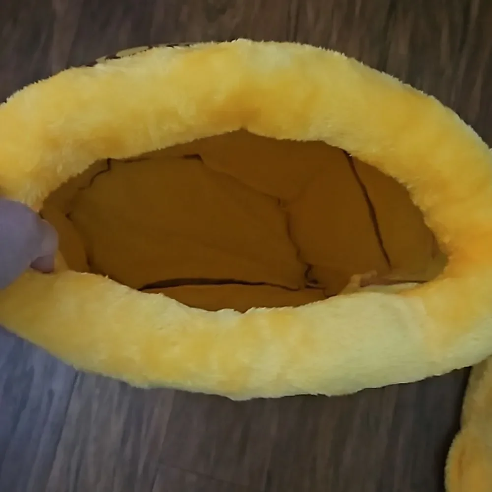 Hunnypot Plush Pet Bed with Honey Spill Pillow NWT